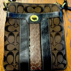 Coach signature shoulder bag, brown with golden accent, excellent condition!
